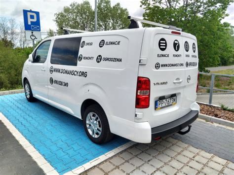 zdjęcie samochodu dostawczego typu bus
