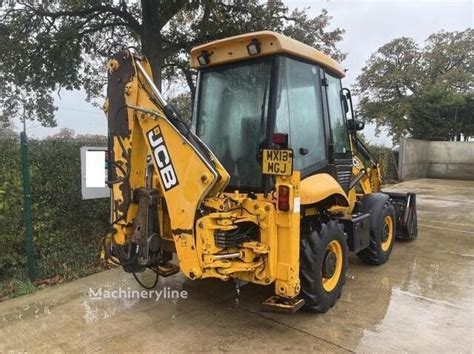 JCB 2CX backhoe loader working in soft terrain