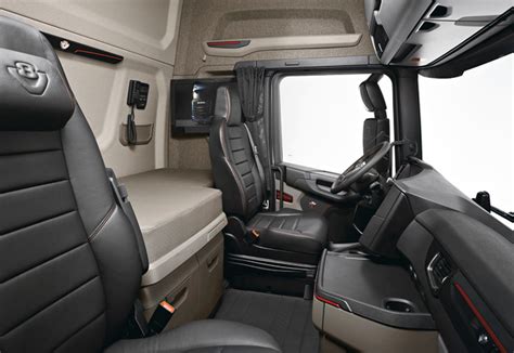Wnętrze kabiny Scania serii S z płaską podłogą