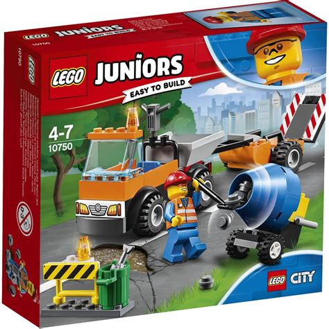 Zestaw LEGO Juniors 10750 z samochodem, przyczepą i minifigurką