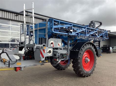 Thematic photo of Lemken Albatros trailed sprayer in a field