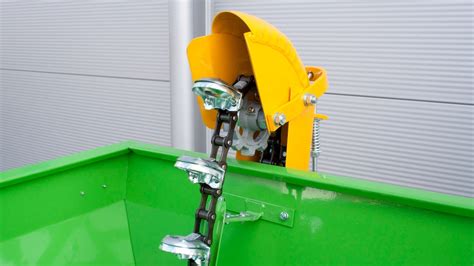 Zestawienie różnych rodzajów sadzarek do roślin (ręcznych i mechanicznych)