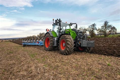 ciągnik Fendt 700 Vario w pracy