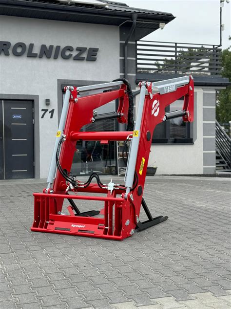 Wielofunkcyjny ładowacz czołowy V-1500