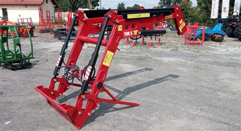 zdjęcie ładowacza czołowego Tur 1600 z ramą EURO