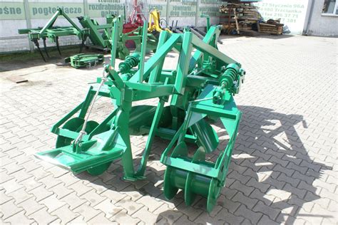 grafika przedstawiająca schemat działania pługa z hydrauliczną regulacją