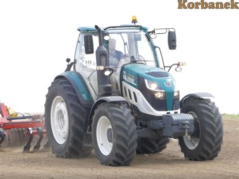 Chiński ciągnik Deutz-Fahr 4100W