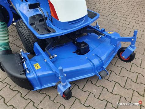 zdjęcie kosiarki komunalnej Iseki SF w akcji
