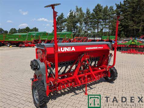 Thematic photo of a modern Poznaniak siewnik working in a field