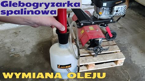 ilustracja przedstawiająca miejsca wlewu oleju i paliwa w glebogryzarce