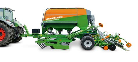 porównanie zbiorników siewników amazone cirrus 4003-2 i 4003-2c, ukazujące różnice w budowie