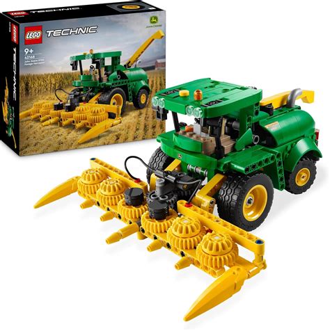 Zdjęcie przedstawiające zaawansowany model maszyny rolniczej zbudowany z klocków LEGO Technic