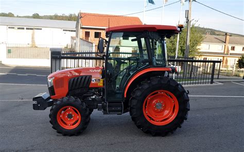 Photo of the Kubota L2-522 tractor