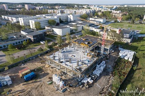 Fotografia przedstawiająca uporządkowany plac budowy po zakończeniu prac wiertniczych