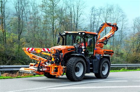Wielofunkcyjny ciągnik w pracach rolniczych i komunalnych