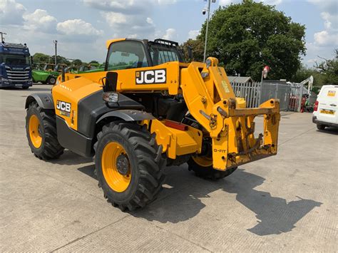 Thematic photo of JCB 531-70 telehandler at work