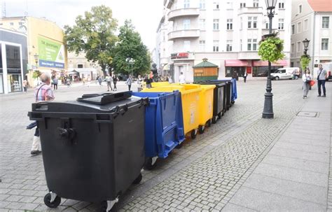Zdjęcie flotu nowych śmieciarek Zakładu Gospodarki Komunalnej w Zielonej Górze