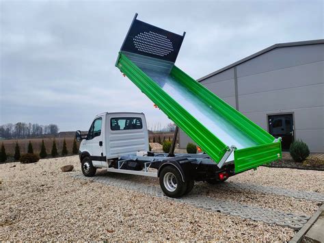 Schemat konstrukcji ramowej IVECO Daily z zaznaczeniem punktów montażu zabudowy typu wywrotka