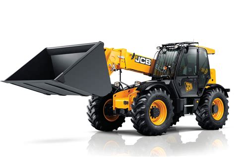 JCB 516-40 AGRI podczas pracy w gospodarstwie rolnym, z wyraźnym widokiem na nisko zamontowaną kabinę.