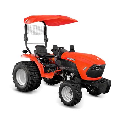 4FARMER B2601 z ładowaczem czołowym w pracy, prezentujący kompaktową budowę i osprzęt