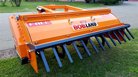 Zdjęcie pługa Falc Bobland 2500 z widocznymi nożami.