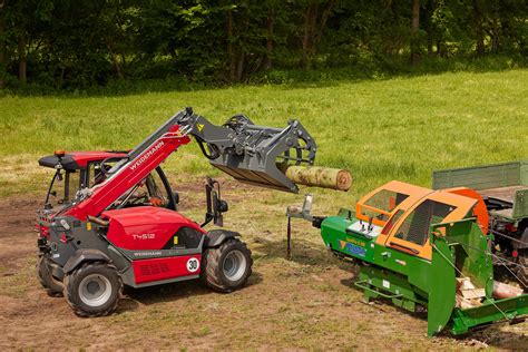 The Weidemann Hoftrac machine in a field