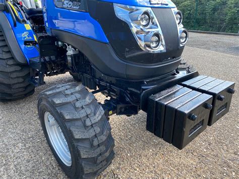 Zetor tractor with front weights installed