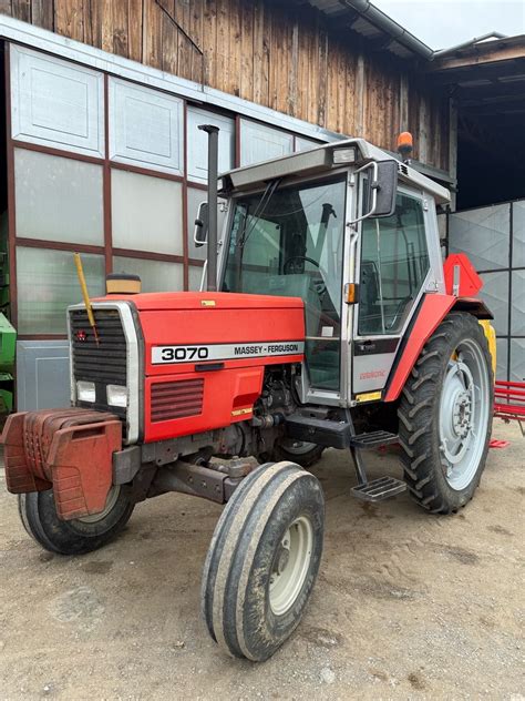 Panel sterowania z systemem Datatronic w kabinie Massey Ferguson 3070