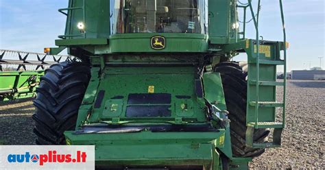 fotografia kombajnu John Deere 9680 WTS w polu
