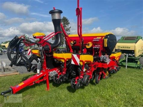 Siewnik Väderstad Tempo TPT 6 pracujący na polu