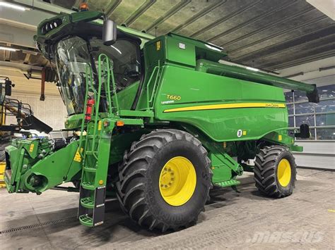 zdjęcie kombajnu John Deere T660