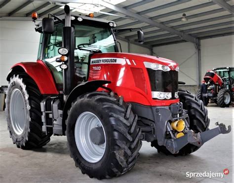Ciągnik Massey Ferguson 7620 w akcji