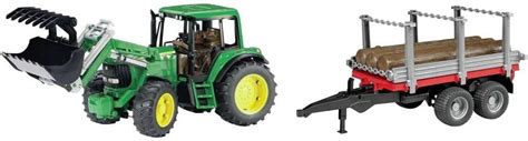 Model traktora John Deere 6920 z ładowaczem i przyczepą Joskin firmy Bruder, zbliżenie na detale i ruchome części