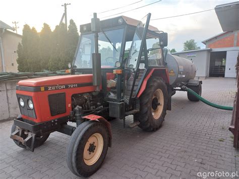 Zetor 7211 - zdjęcie poglądowe ciągnika w polu