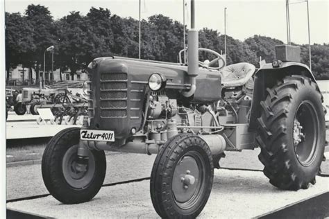 Katalogowa ilustracja modeli ciągników Same z początku lat 80.
