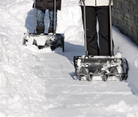 Ręczny pług śnieżny Snow Mover z wirnikiem w kolorze czarnym
