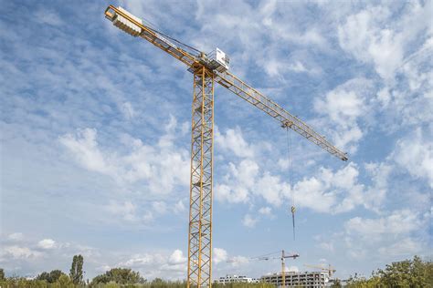 Zdjęcie żurawia wieżowego Liebherr 50K 13/40 w trakcie pracy