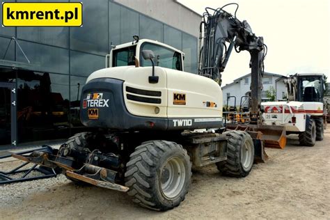 Koparka kołowa Terex TW 85 pracująca na placu budowy