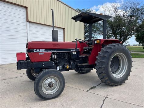 Zestawienie techniczne ciągnika Case IH 685 z uwzględnieniem głównych podzespołów