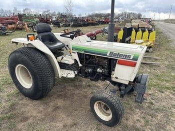 Zdjęcie traktora Bolens G212 w pracy