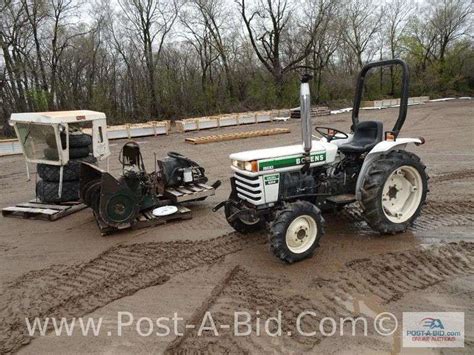 Widok z boku traktora Bolens G244