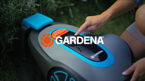 zdjęcie stacji ładującej i robota Gardena R800easy