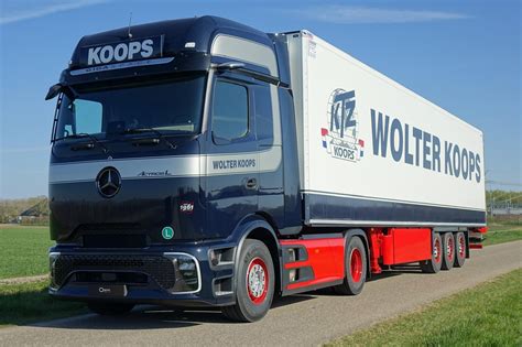 zdjęcie Mercedes-Benz Actros 