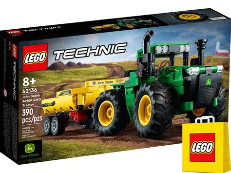 Zestaw LEGO Technic Traktor John Deere 9620R 4WD w pełnej okazałości z przyczepą.