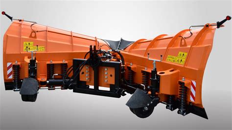 zdjęcie pługa odśnieżnego PRONAR PUV-4000HD w akcji