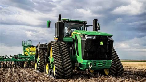 Zdjęcie: John Deere 9RX 830 w widoku bocznym, prezentujące układ gąsienicowy