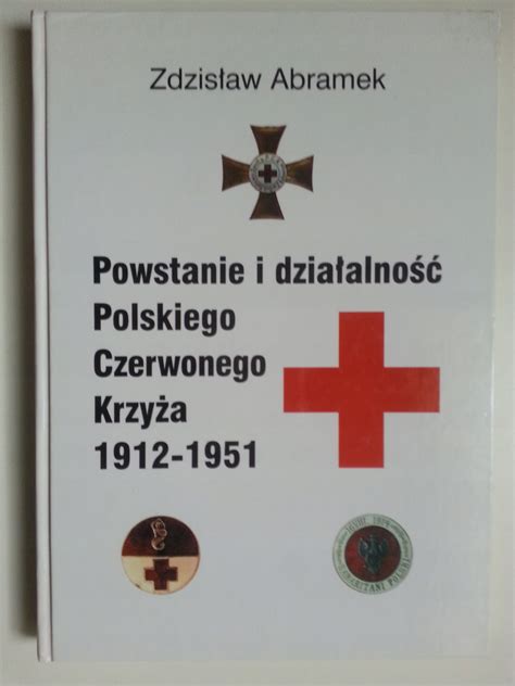 Zdjęcie samochodu półgąsienicowego wz. 34 w wersji ambulansu Polskiego Czerwonego Krzyża