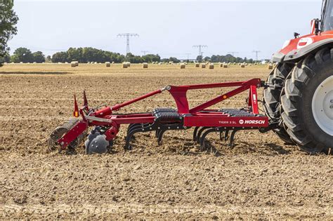 Infografika: Schemat pracy 2-belkowego kultywatora Horsch Tiger SL symulującego 4-belkowy