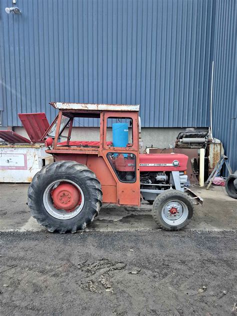 Fotografia ciagnika Massey Ferguson 135 z lat 60.