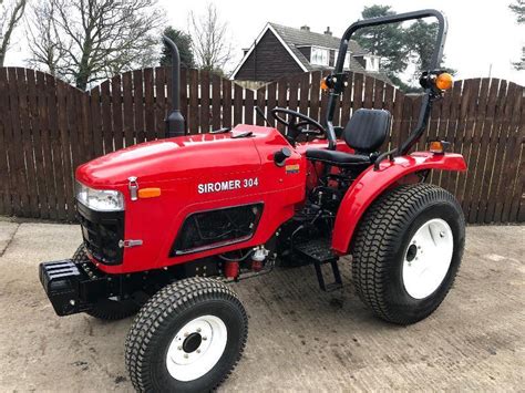 Thematic photo of Siromer 304 tractor working in a field